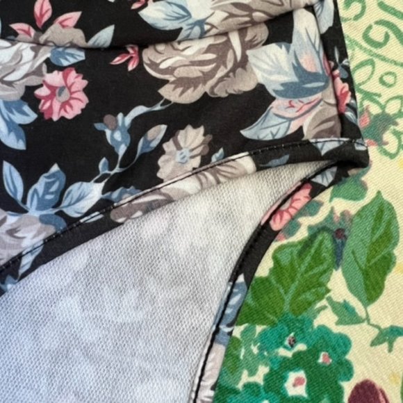 NWT Toms Bodycon Dress Pinks Blues Greys on Black Elegant Floral Size M - Picture 4 of 11